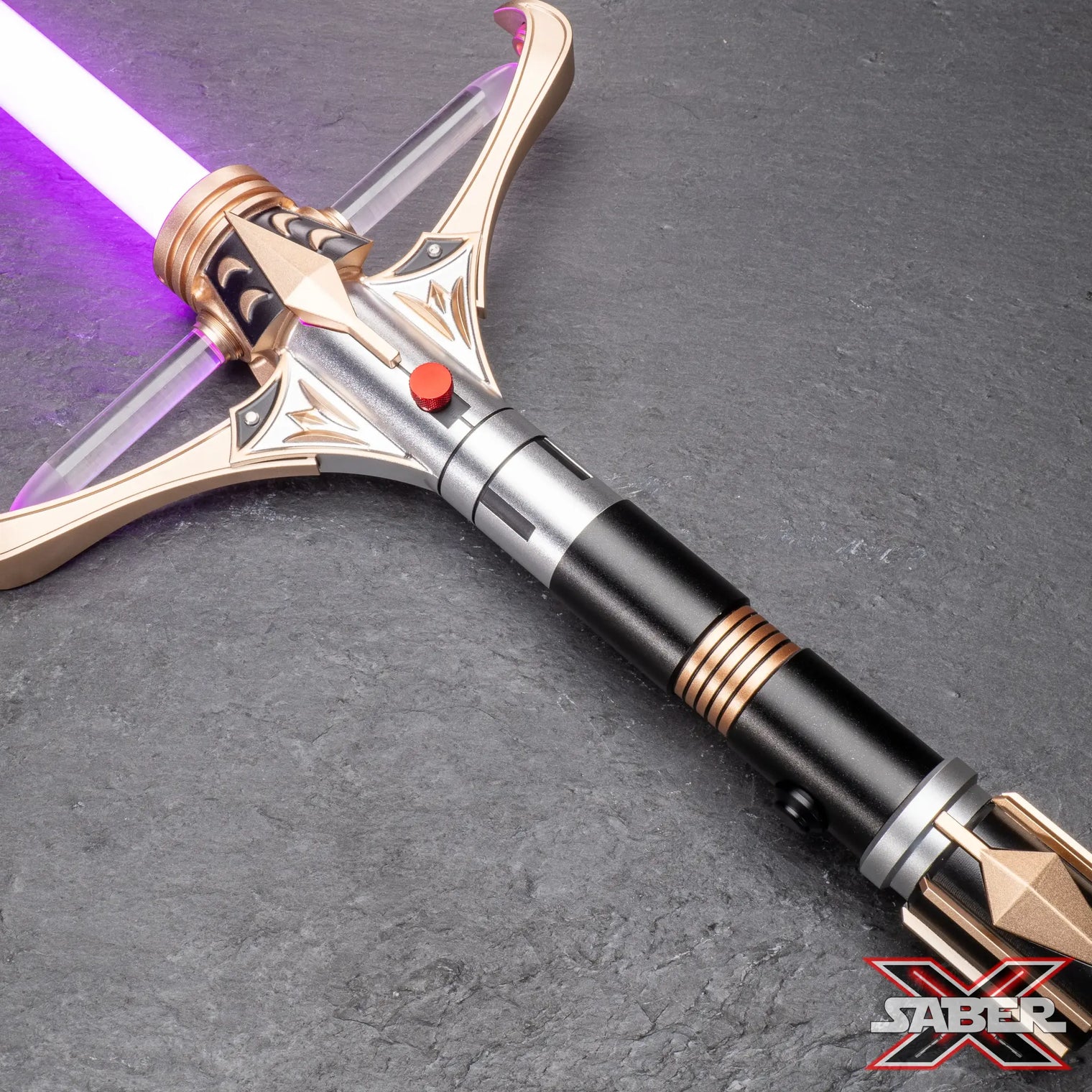 Jedi Stellen Gios' Lightsaber